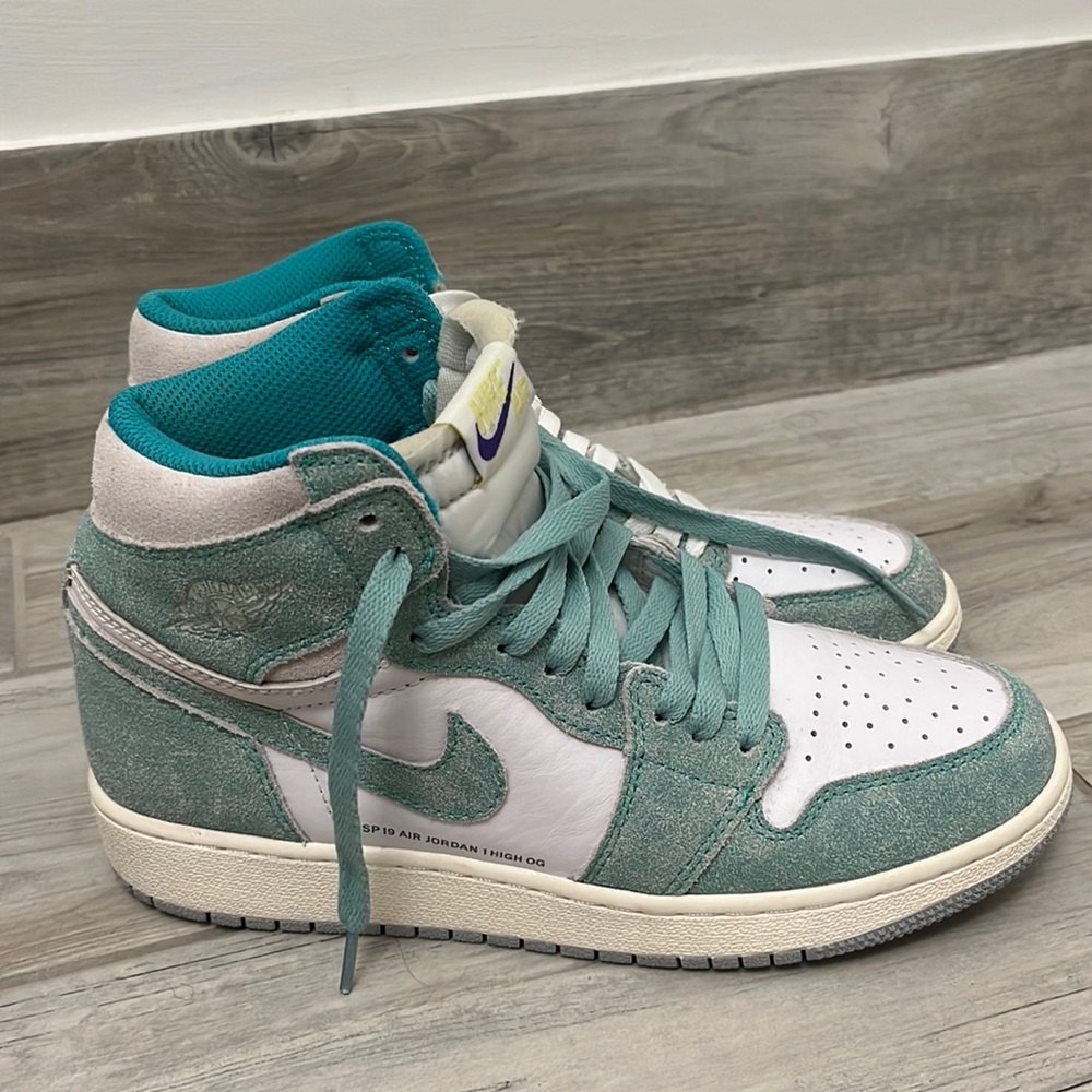 UNUSED nike air jordans in turbo green- size 8 womens.